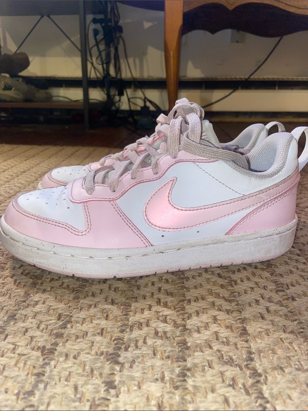 Nike Kids Low-Top Sneakers in Pink and White